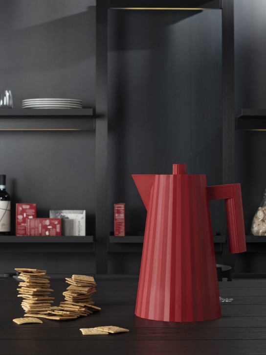 Alessi: Plissé electric tea kettle - Red - ecraft_2 | Luisa Via Roma