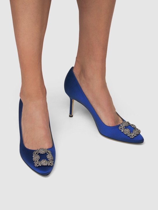 Manolo Blahnik: 70毫米Hangisi绸缎高跟鞋 - 宝蓝色 - women_1 | Luisa Via Roma