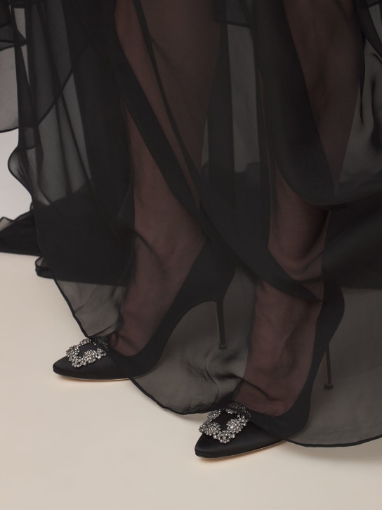 Manolo Blahnik: 105毫米Hangisi绸缎高跟鞋 - 黑色 - women_1 | Luisa Via Roma