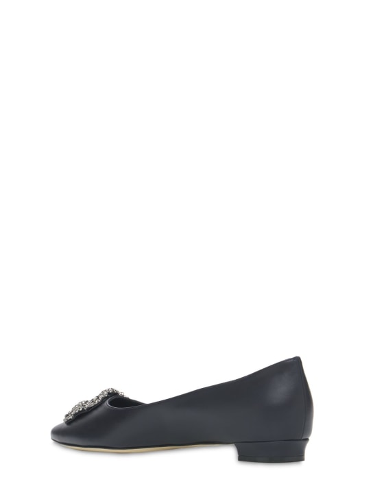 Manolo Blahnik: 10毫米Hangisi皮革平底鞋 - 海军蓝 - women_2 | Luisa Via Roma