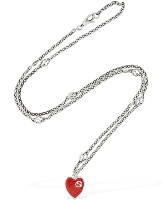 Gucci: Collier chaîne à pendentif cœur en émail - Argent/Rouge - women_1 | Luisa Via Roma