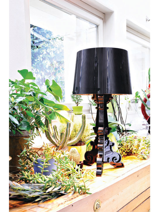Kartell: Bourgie table lamp - Black - ecraft_1 | Luisa Via Roma