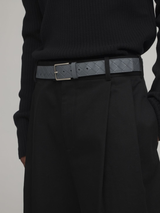 Bottega Veneta: 3.5cm New intreccio buckle leather belt - Thunder - men_1 | Luisa Via Roma
