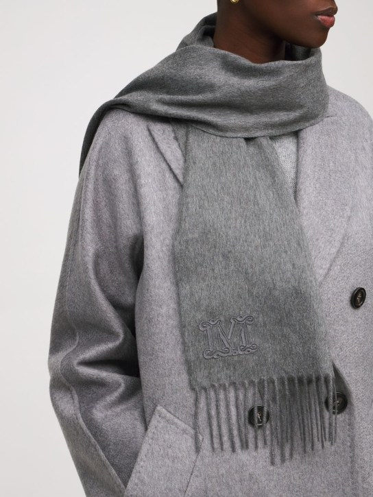 Max Mara: Dalia cashmere scarf - Grey - women_1 | Luisa Via Roma