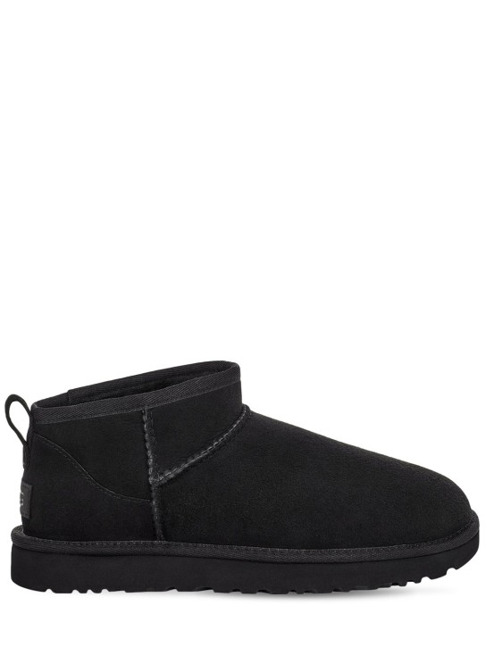 Ugg: 10mm Classic Ultra Mini shearling boots - Black - women_0 | Luisa Via Roma