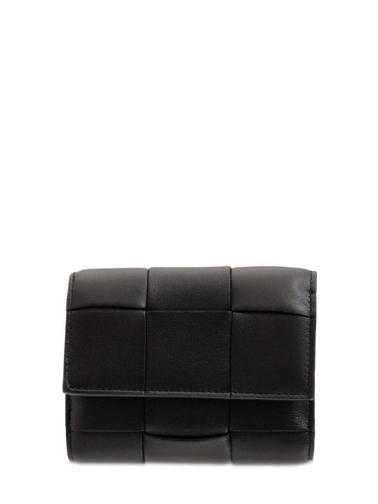 Bottega Veneta: Cassette leather trifold zip wallet - Siyah/Altın - women_0 | Luisa Via Roma