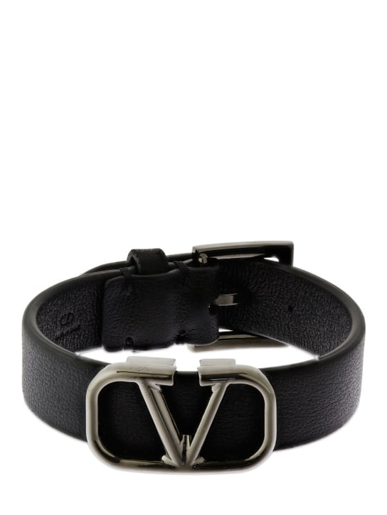 Valentino Garavani: Bracelet en cuir V Logo - Noir - men_0 | Luisa Via Roma