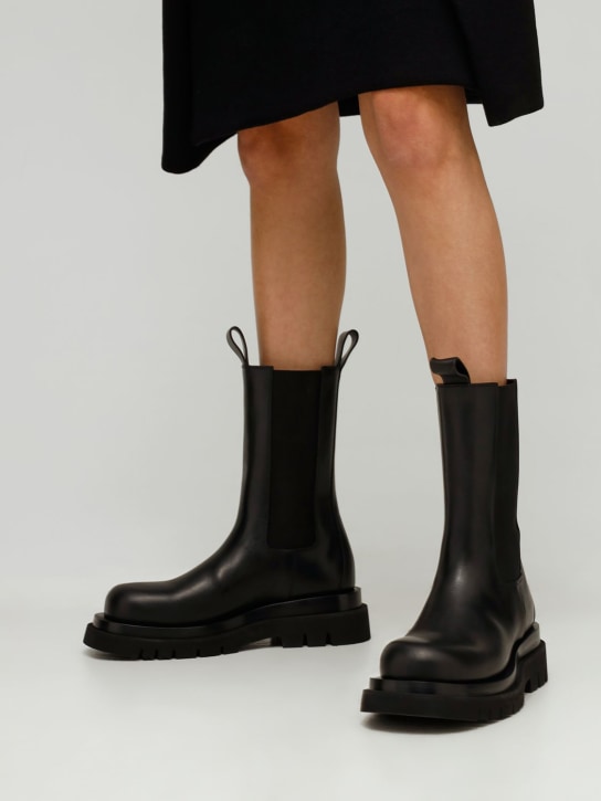 Bottega Veneta: 55mm Lug leather beatle boots - Siyah - women_1 | Luisa Via Roma