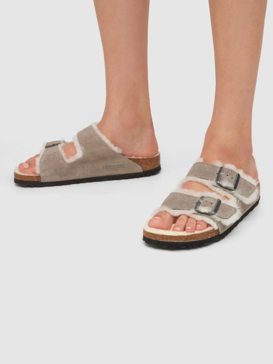 BIRKENSTOCK: Arizona シアリング＆スエードサンダル - women_2 | Luisa Via Roma