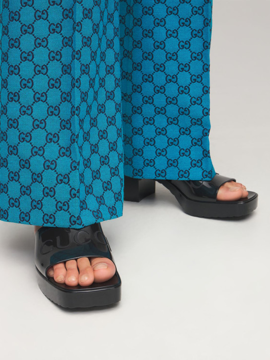 Gucci: 60mm Rubber slide sandals - Black - women_1 | Luisa Via Roma
