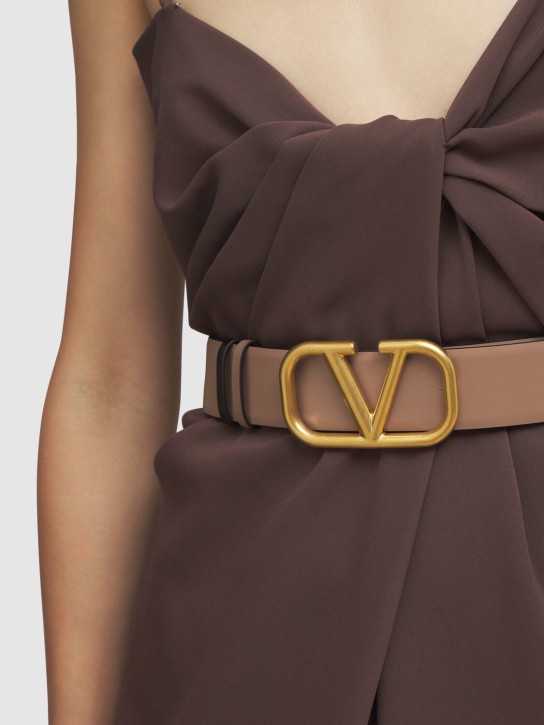 Valentino Garavani: 4cm Vlogo reversible leather belt - Brown/Nero - women_1 | Luisa Via Roma