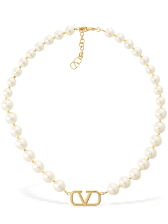 Valentino Garavani: Collar de cadena con perlas sintéticas y logo - Oro/Blanco - women_0 | Luisa Via Roma