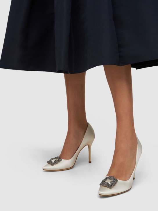 Manolo Blahnik: 105mm Hangisi satin pumps - White - women_1 | Luisa Via Roma