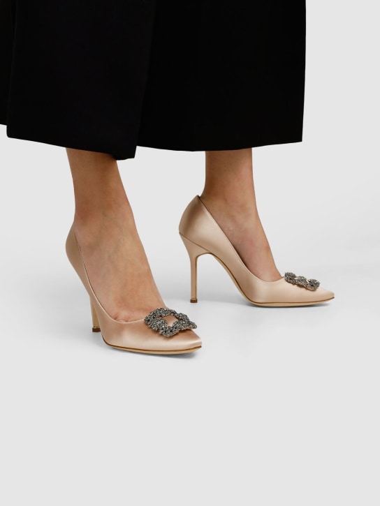 Manolo Blahnik: 105mm Hangisi satin pumps - Blush - women_2 | Luisa Via Roma