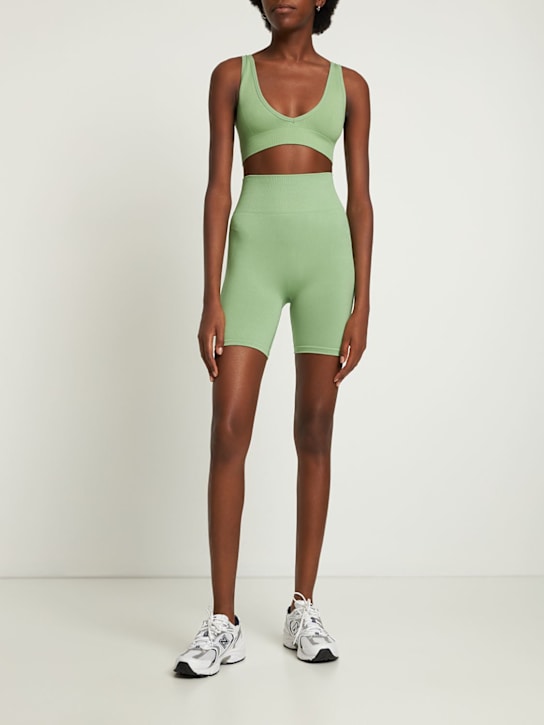 Weworewhat: Seamless nylon bike shorts - Green - women_1 | Luisa Via Roma