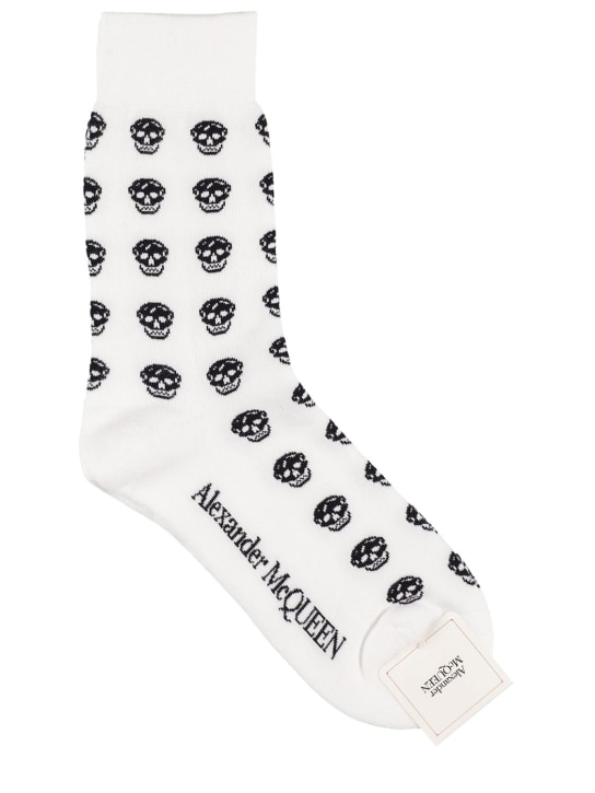 Alexander McQueen: Skulls cotton blend short socks - Beyaz/Siyah - men_0 | Luisa Via Roma