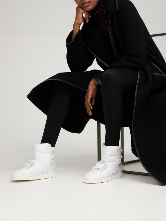 Roger Vivier: Viv Winter パデッドナイロンブーツ 20mm - ホワイト - women_1 | Luisa Via Roma