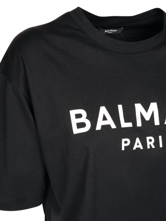 Balmain: T-shirt cropped in jersey di cotone con logo - Nero/Bianco - women_1 | Luisa Via Roma