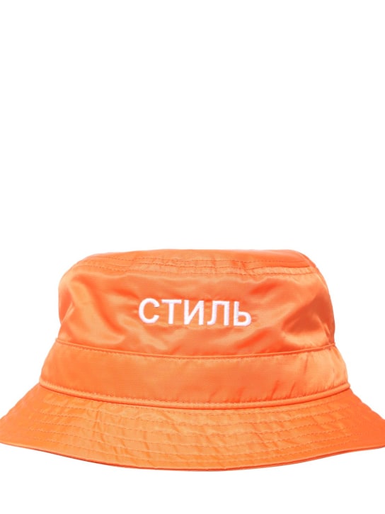 Heron Preston: Fischerhut aus Nylon „CTNMB“ - Orange/Weiß - men_1 | Luisa Via Roma
