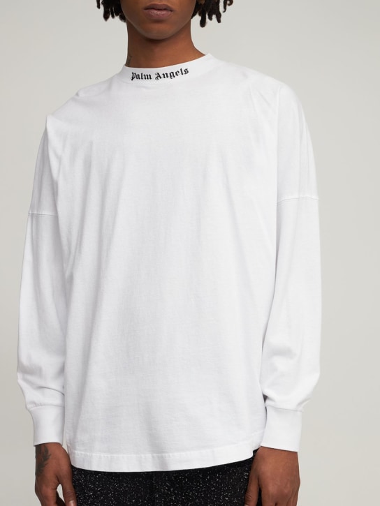 Palm Angels: T-shirt in cotone con logo - Bianco/Fucsia - men_1 | Luisa Via Roma