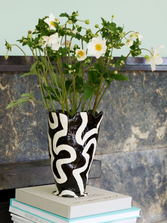 HAY: Jessica Hans Shadow vase - Siyah/Beyaz - ecraft_1 | Luisa Via Roma