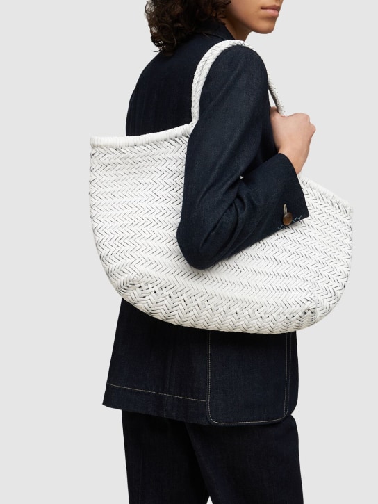 Dragon Diffusion: Big Nantucket woven leather basket bag - Beyaz - women_1 | Luisa Via Roma