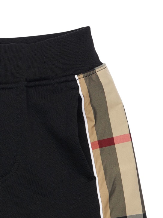 Burberry: Shorts in cotone con inserti check - Nero - kids-boys_1 | Luisa Via Roma
