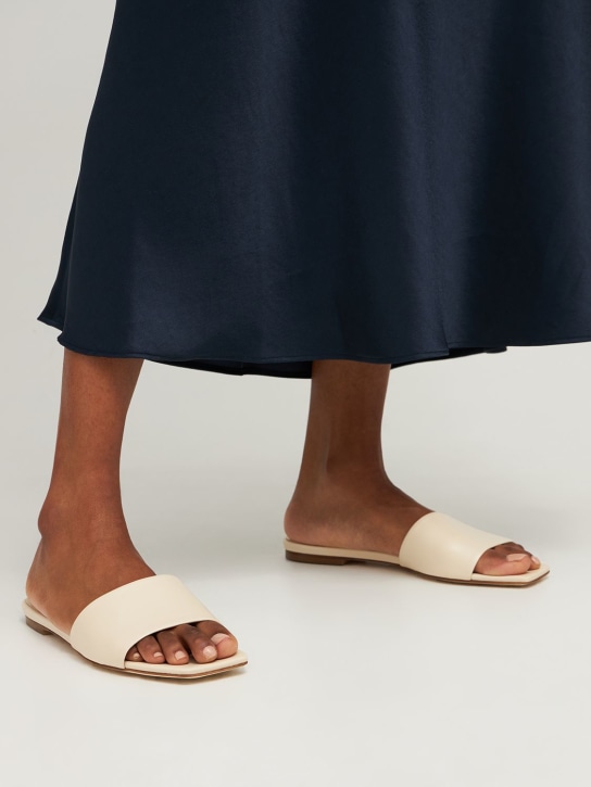 Aeyde: 10mm hohe, gepolsterte Sandalen aus Leder „Anna“ - Elfenbein - women_2 | Luisa Via Roma