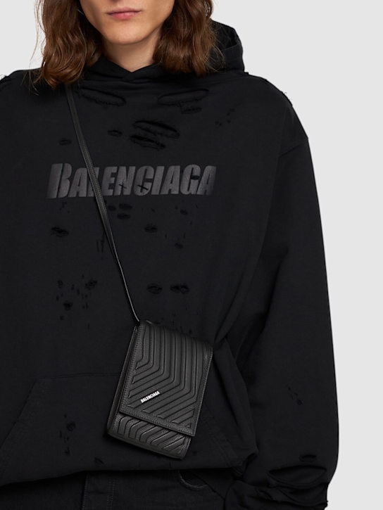 Balenciaga: Handytasche aus Leder mit Riemen „Car“ - Schwarz - men_1 | Luisa Via Roma
