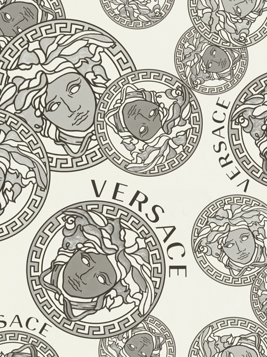 Versace: Carta da parati stampa Medusa - Grigio - ecraft_1 | Luisa Via Roma