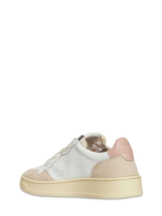 Autry: Medalist Low sneakers - White/Pink - women_3 | Luisa Via Roma