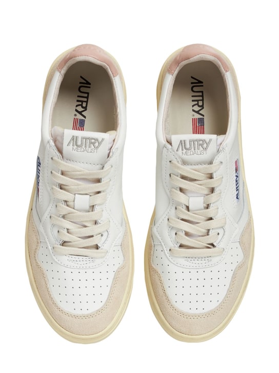 Autry: Medalist Low sneakers - White/Pink - women_4 | Luisa Via Roma