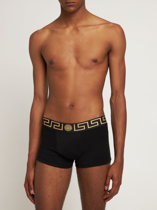 Versace: 弹力棉质平角内裤3条套装 - 黑色 - men_1 | Luisa Via Roma