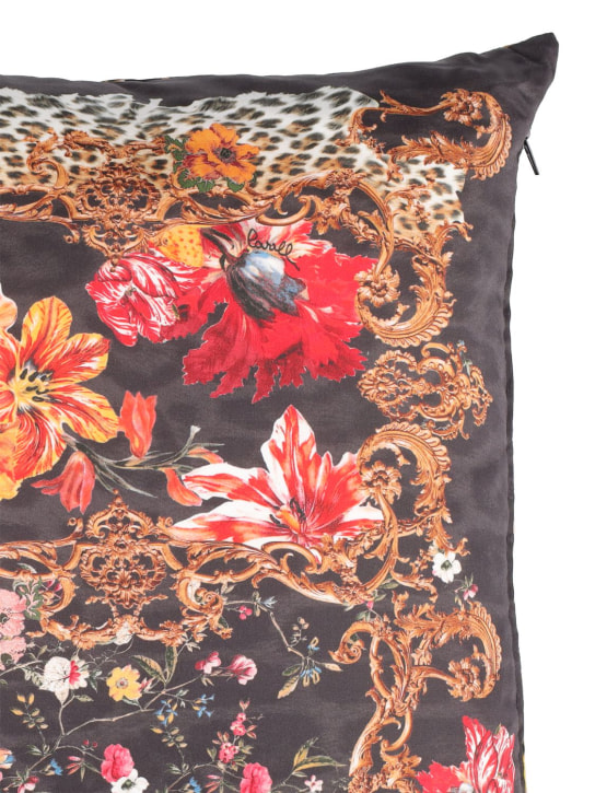 Roberto Cavalli: Frame Flowers cushion - Black - ecraft_1 | Luisa Via Roma