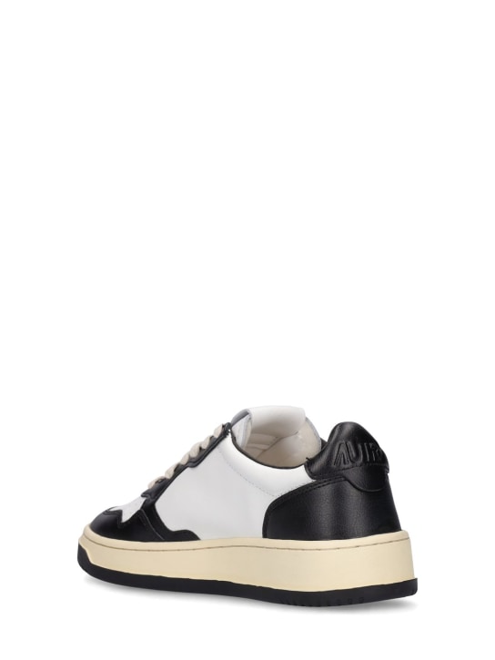 Autry: Zweifarbige Ledersneakers „Medalist“ - Weiß/Schwarz - women_3 | Luisa Via Roma