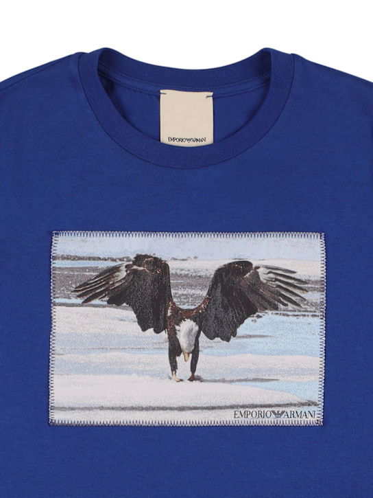Emporio Armani: T-SHIRT AUS BIO-BAUMWOLLE MIT DRUCK - Blau - kids-boys_1 | Luisa Via Roma