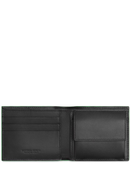 Bottega Veneta: Cassette皮革双折钱包 - 黑色 - men_1 | Luisa Via Roma
