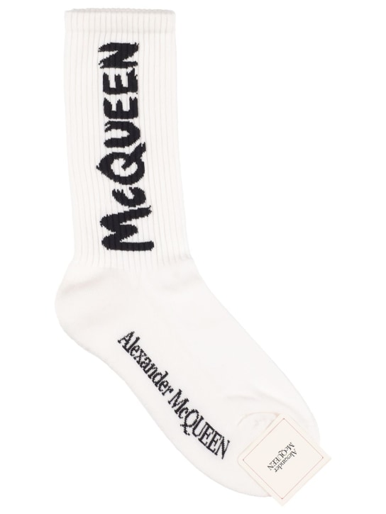 Alexander McQueen: Calcetines de algodón con logo Graffiti - Blanco/Negro - men_0 | Luisa Via Roma