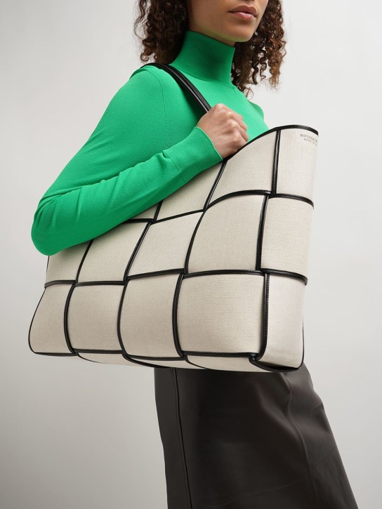 Bottega Veneta: Large Arco linen tote bag - Natural/Black - women_1 | Luisa Via Roma