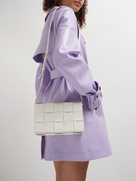 Bottega Veneta: Medium Cassette leather crossbody bag - White - women_1 | Luisa Via Roma