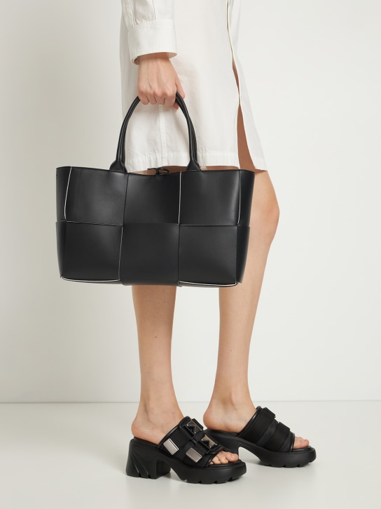 Bottega Veneta: Medium Arco leather tote bag - Black - women_1 | Luisa Via Roma