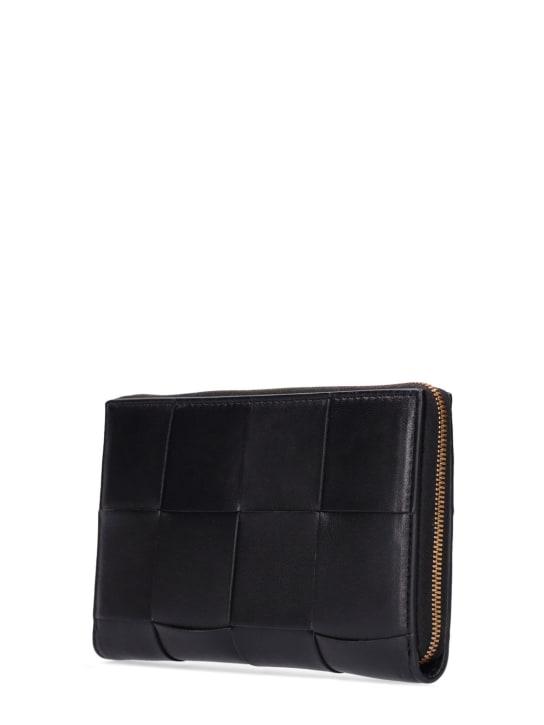 Bottega Veneta: Cassette leather zip around wallet - Siyah - women_1 | Luisa Via Roma