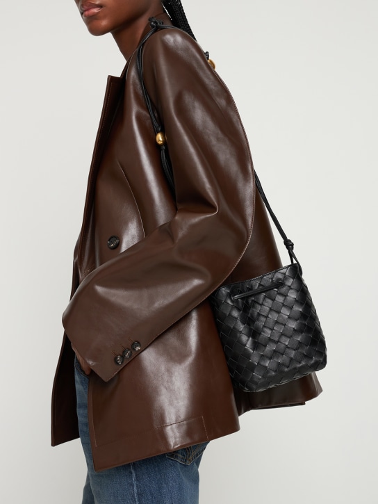 Bottega Veneta: Mini intreccio leather bucket bag - Siyah - women_1 | Luisa Via Roma