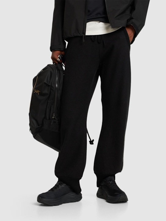 Hoka: Bondi 8 sneakers - men_1 | Luisa Via Roma