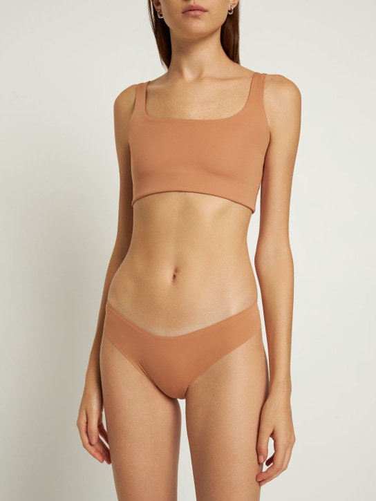 Girlfriend Collective: 弹力科技织物运动内衣 - Toast - women_1 | Luisa Via Roma