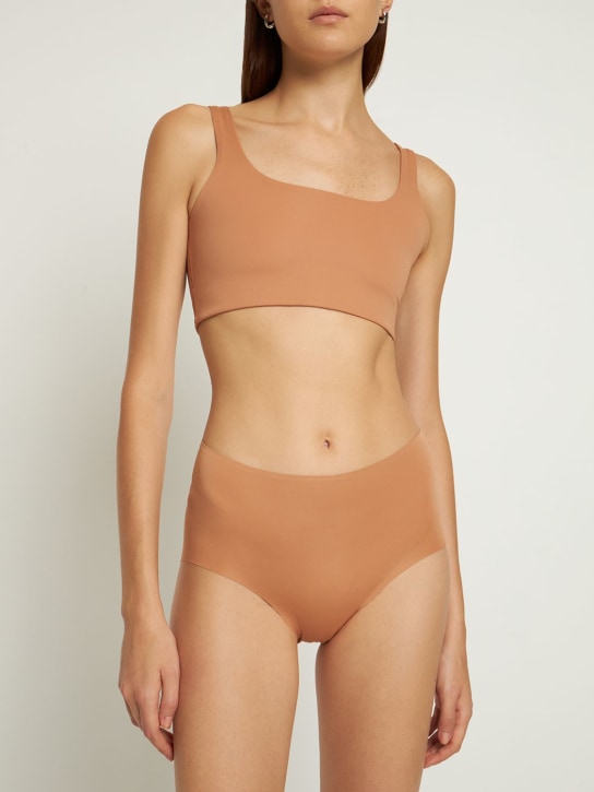 Girlfriend Collective: 高腰弹力科技织物运动内裤 - Toast - women_1 | Luisa Via Roma