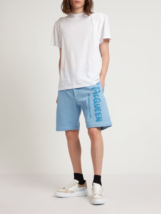 Alexander McQueen: Shorts in felpa di cotone con logo - men_1 | Luisa Via Roma