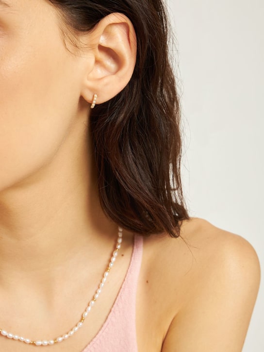 Missoma: Hinged pearl huggie earrings - Gold/White - women_1 | Luisa Via Roma
