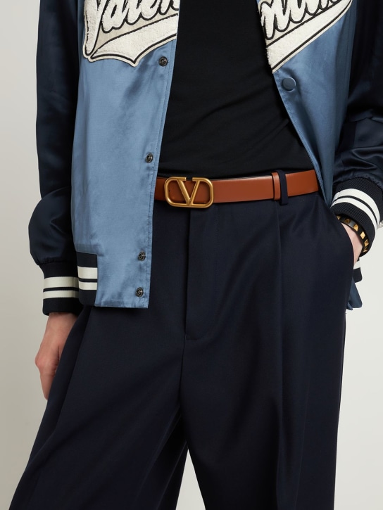 Valentino Garavani: 30mm Leather belt w/ V logo buckle - Selleria - men_1 | Luisa Via Roma