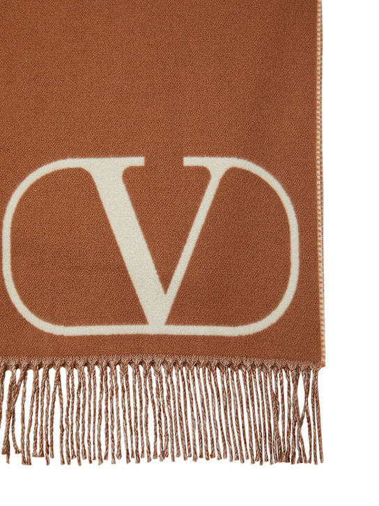 Valentino Garavani: V logo intarsia wool & cashmere scarf - men_1 | Luisa Via Roma